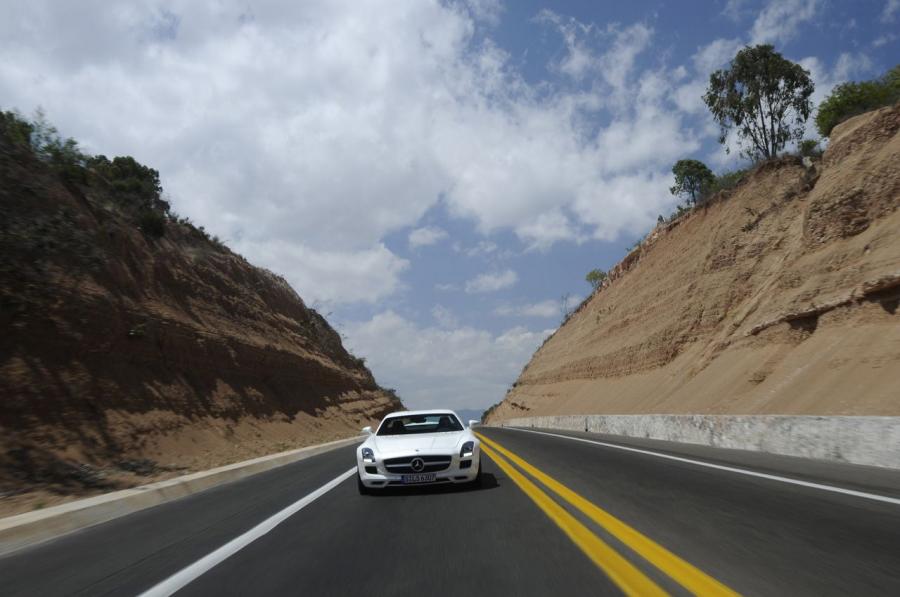  Mercedes-Benz SLS AMG White 2011 года  (фото 29 из 29)